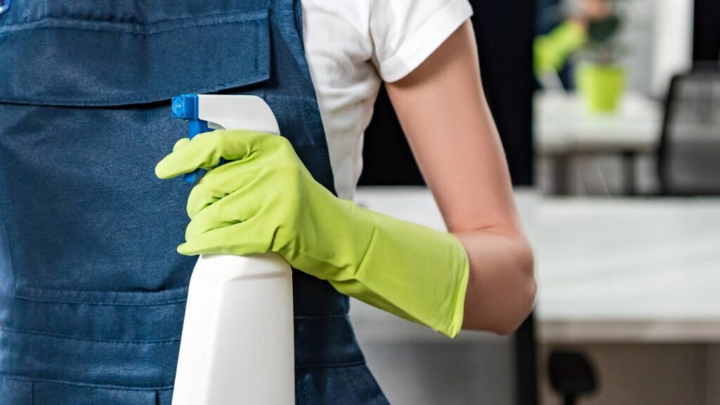 Esta mistura simples faz o vaso sanitário brilhar como novo