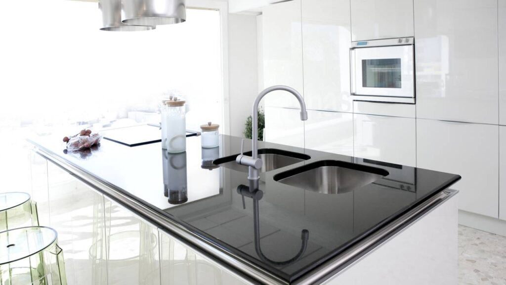 Limpe o ralo da pia e elimine ovos de insetos de forma eficaz