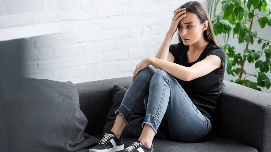 Por que revivemos discussões antigas, segundo psicologia