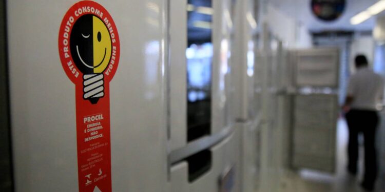 Como o Selo Procel ajuda a economizar mais na conta de luz de casa