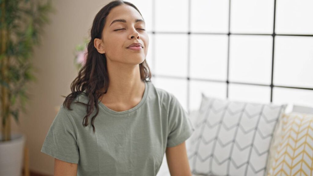 Hábitos noturnos simples de 10 minutos para dormir melhor hoje