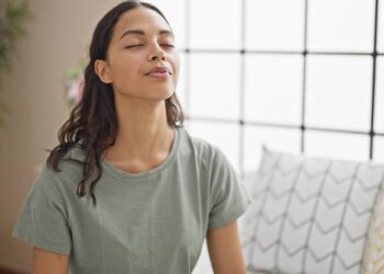 Técnicas simples de respiração e mindfulness acalmam a mente e reduzem o estresse