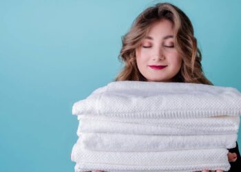 Nem amaciante, nem perfume: este truque deixa as roupas cheirosas