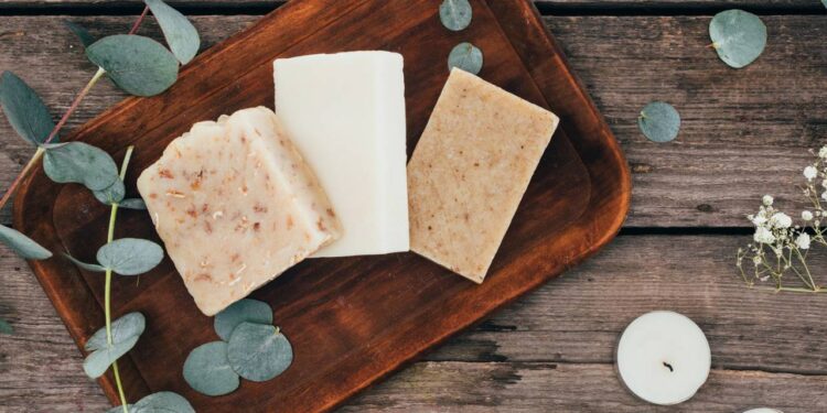 Como fazer sabão caseiro eficiente sem gastar nada