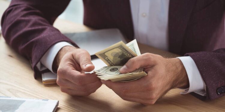 Entenda como o salário mínimo impacta seu bolso e a economia