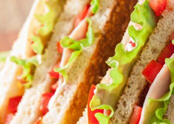 Sanduíche natural cheio de sabor pronto em 5 minutos