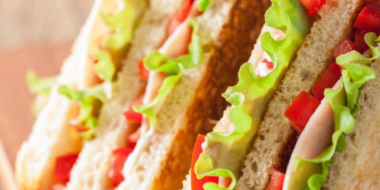 Sanduíche natural cheio de sabor pronto em 5 minutos