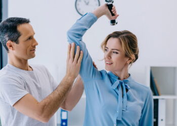 Como recuperar os movimentos do ombro com segurança após uma cirurgia