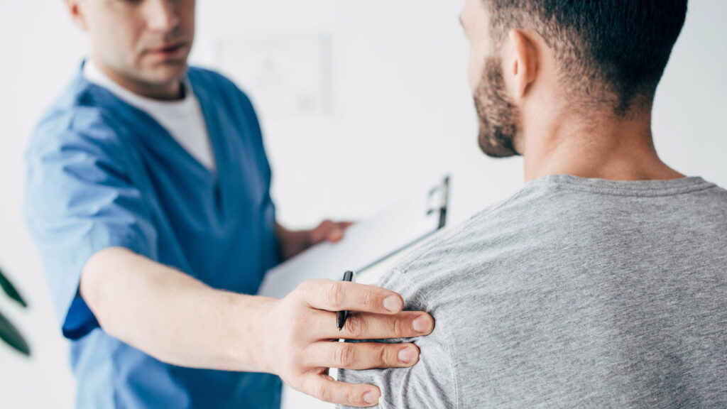 Como recuperar os movimentos do ombro com segurança após uma cirurgia