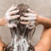 Shampoos certos e hábitos simples que fazem seu cabelo crescer mais saudável