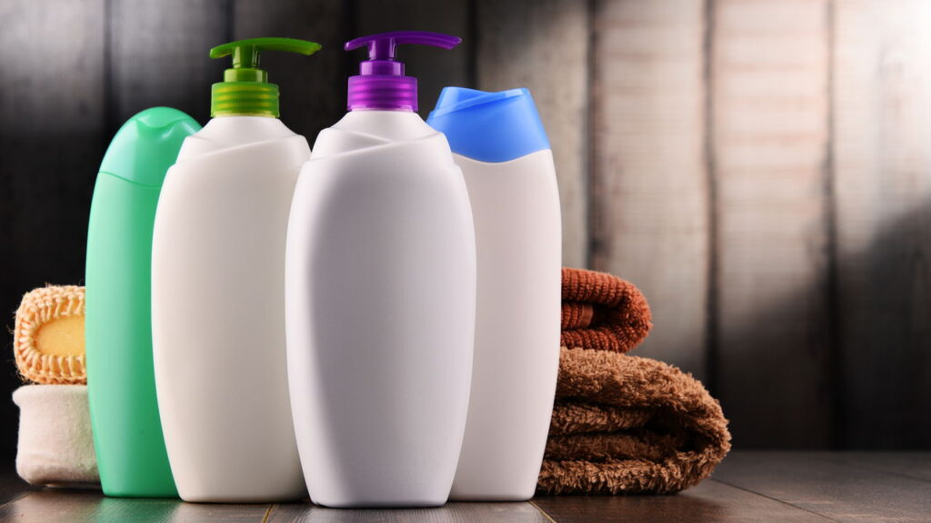 Shampoos certos e hábitos simples que fazem seu cabelo crescer mais saudável