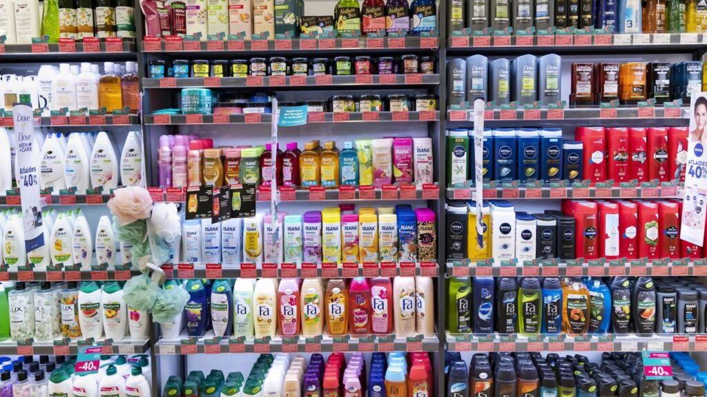 Anvisa proíbe shampoo famoso e alerta mulheres sobre riscos em 2025