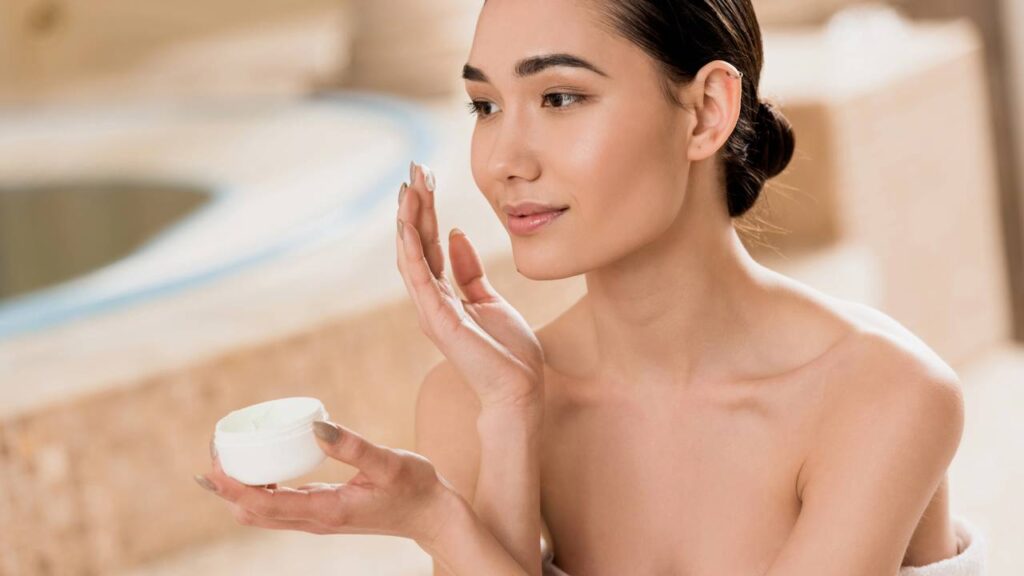 A importância de passar hidratante facial todos os dias para uma pele saudável