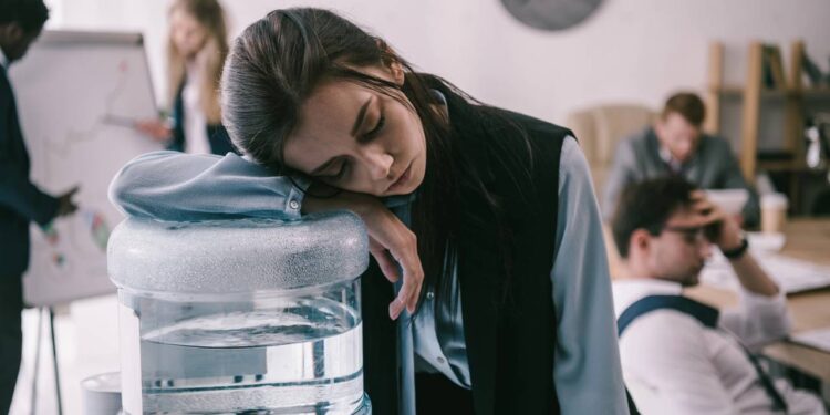 Erros comuns que envelhecem a pele sem perceber, segundo especialistas