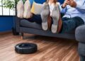 Robôs que varrem a casa para você descansar no fim de ano: os 3 melhores modelos custo-benefício