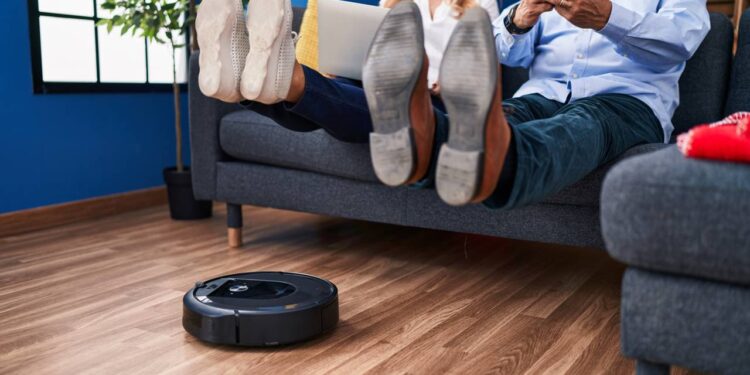 Robôs que varrem a casa para você descansar no fim de ano: os 3 melhores modelos custo-benefício