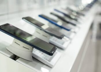 Galaxy S25 Ultra ou iPhone 17 Pro Max: qual ganhou o prêmio de melhor smartphone de 2025?