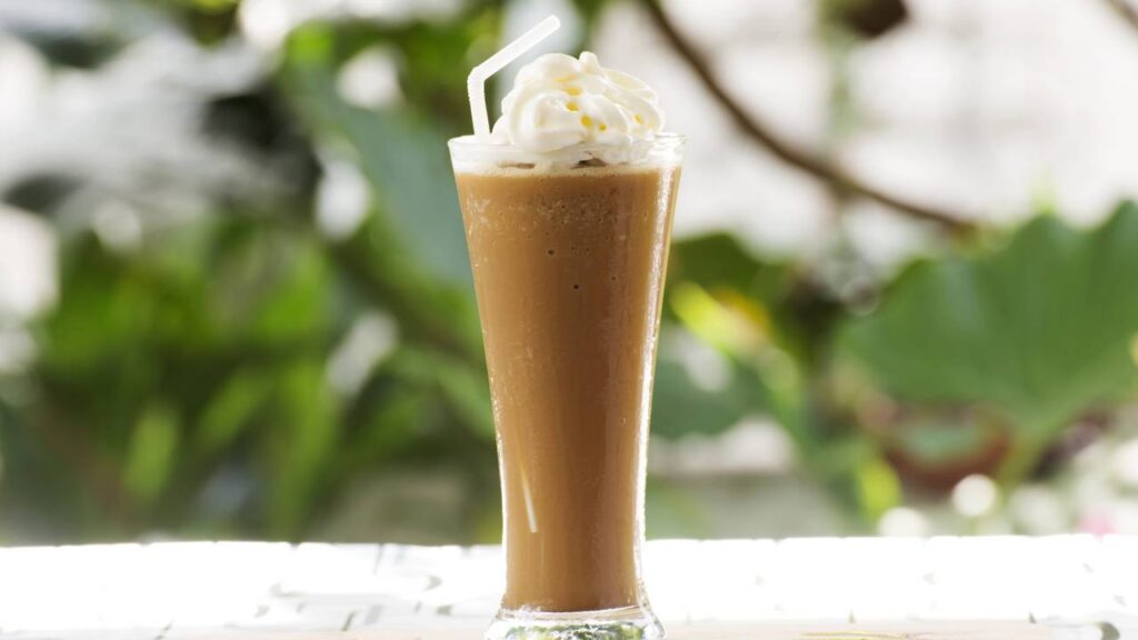 Reaproveite o café que sobrou e economize