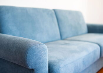 Como evitar aranhas escondidas no sofá com um truque simples que sempre uso