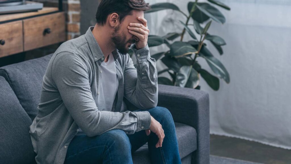 Por que ficamos calados quando estamos magoados, segundo a psicologia