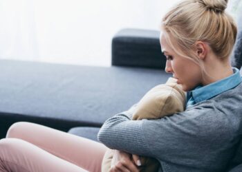 Pessoas que parecem distantes nem sempre são frias, segundo psicologia