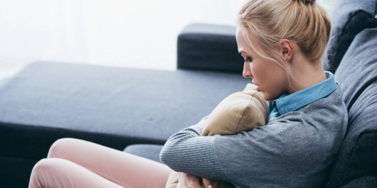 Pessoas que parecem distantes nem sempre são frias, segundo psicologia