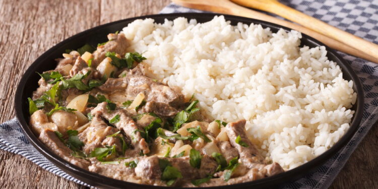 Strogonoff de verdade, a receita russa original é tão diferente da versão brasileira que virou tradição