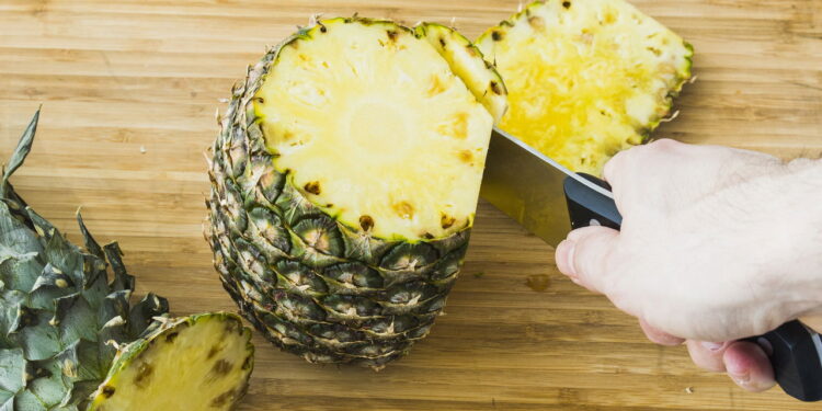 O que acontece com seu corpo ao beber suco da casca do abacaxi