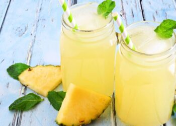 Desintoxique seu figado com este suco de abacaxi e hortelã