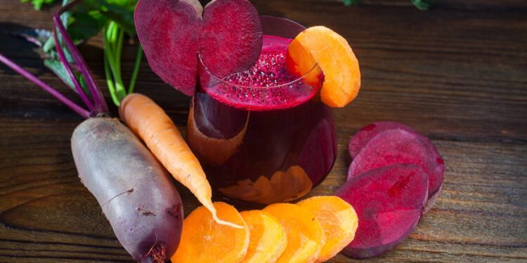 O suco que muita gente pode fazer em casa e não sabe que ajuda no ferro do sangue