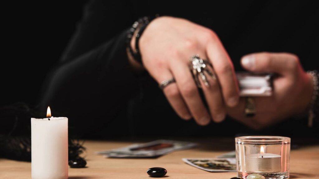 Tarô da semana revela uma mudança inesperada no fim de ano