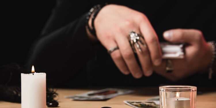 Tarô revela a carta que pode guiar suas decisões profissionais