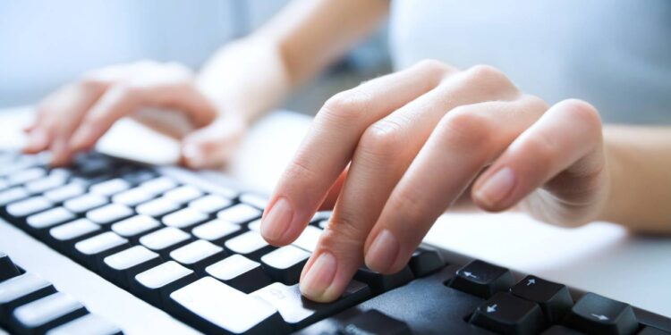 Esse hábito comum pode destruir seu teclado sem você perceber