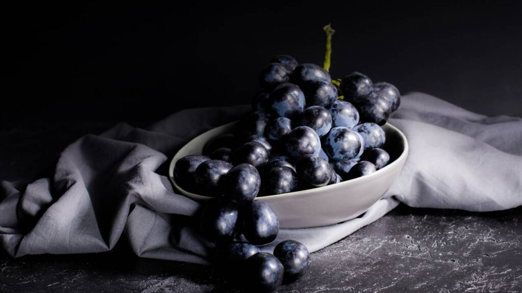 Uva escura: combate inflamação, protege o coração e ainda pode prevenir doenças graves