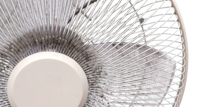 Como limpar ventilador com saco plástico em menos de dois minutos