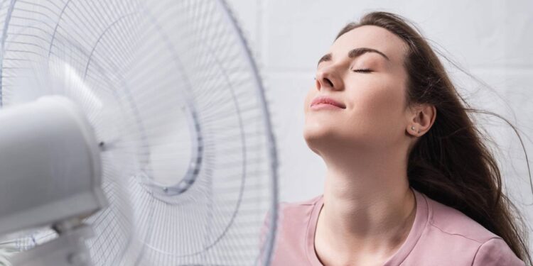 Como limpar ventilador com saco plástico em menos de dois minutos