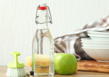 Nem vinagre, nem alvejante: essa mistura limpa a casa e deixa cheiro de limpeza