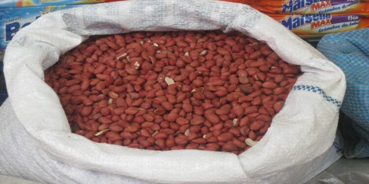 Protege o coração, melhora o humor e dá energia: os benefícios do amendoim