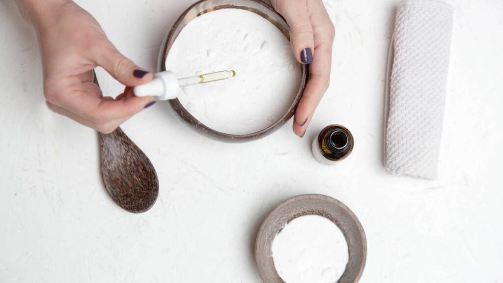 Nem desinfetante, nem amaciante: esta mistura deixa o banheiro perfumado por horas