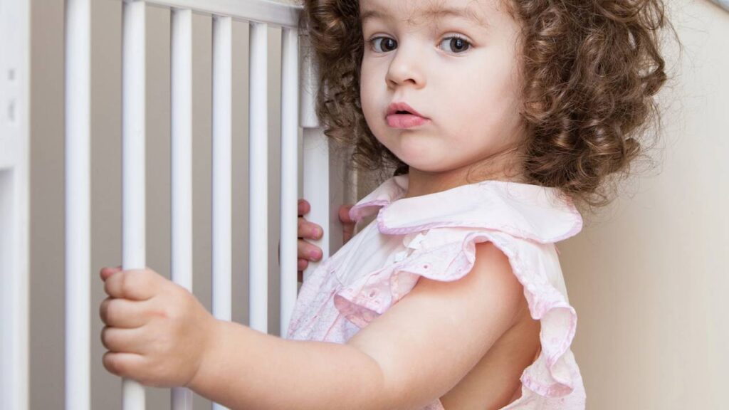 Veja o que a ciência diz sobre certas pessoas terem cabelos cacheados desde o nascimento