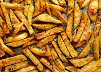 Batata frita crocante pronta em 25 minutos na airfryer
