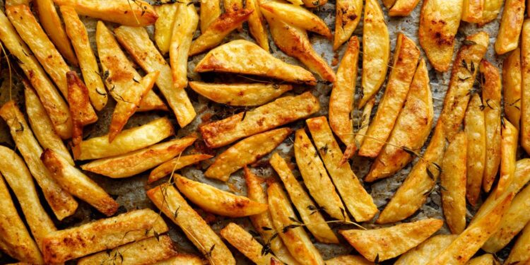 Batata frita crocante pronta em 25 minutos na airfryer