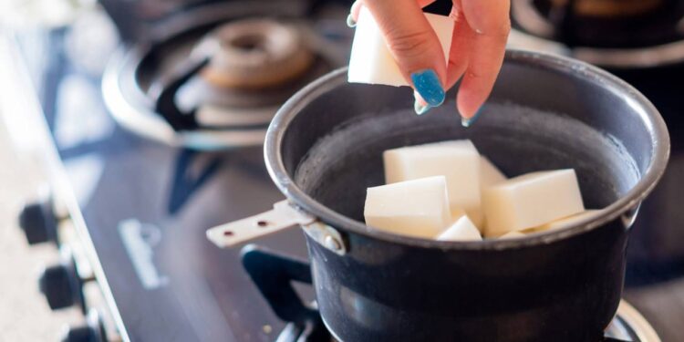 Como fazer 10L de sabão líquido caseiro com 2L de óleo de cozinha usado