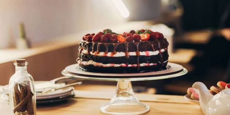 Prepare uma linda cobertura de bolo em casa sem dificuldade