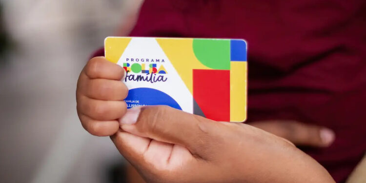 Quando o Bolsa Família para de cair na conta quer dizer que está atrasado ou bloqueado?