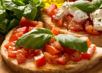 Bruschetta perfeita em 10 minutos: O truque para o pão nunca ficar mole