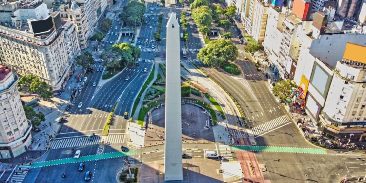 Capital sul-americana famosa por sua arquitetura europeia impressiona com seu charme gastronômico