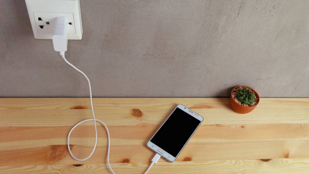 Os 6 aparelhos que mais puxam energia em stand-by (e você nem percebe)