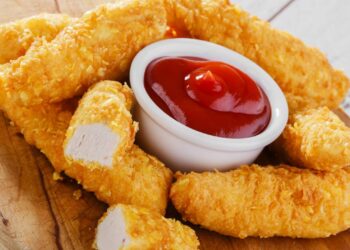 Iscas de frango sem fritura e sem farinha prontas em apenas 15 minutos