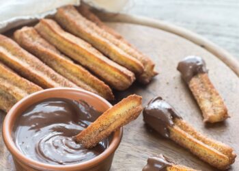 Faça crocantes churros caseiros em apenas 15 minutos